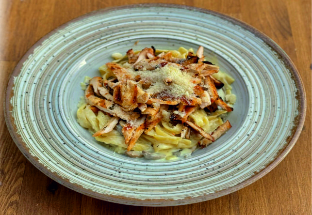 Tavuklu Fettucini Alfredo